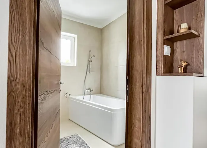 Ligeti Bastya Vendeghaz Lejlighed Liget